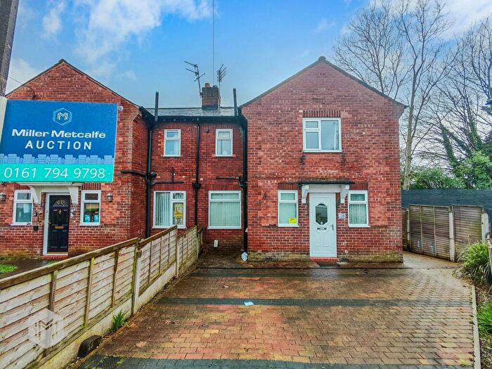 3 Bedroom Semi-Detached House For Sale In Burns Avenue, Swinton, M27