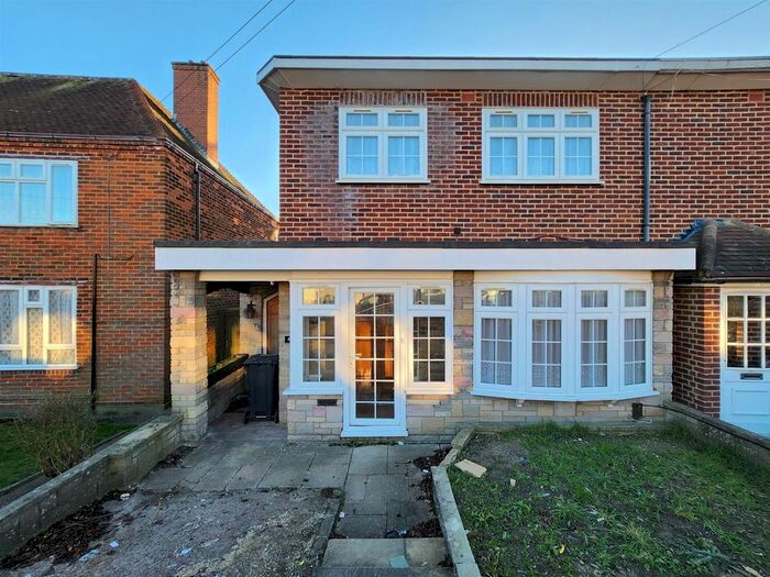 2 Bedroom Property To Rent In Burrow Road, Chigwell, IG7