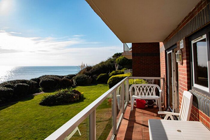 2 Bedroom Apartment For Sale In Radnor Cliff, Sandgate, CT20