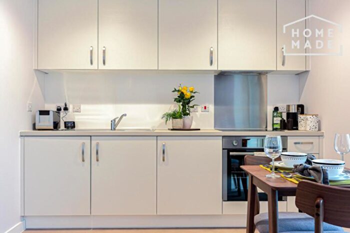 Flat To Rent In Aston Place, B1