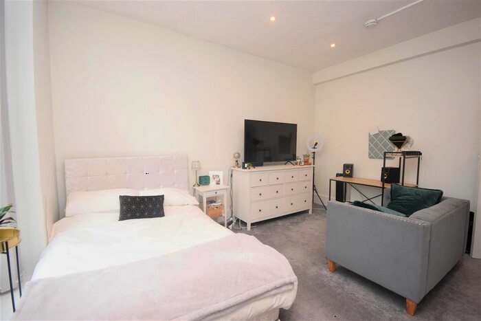 Studio To Rent In Sheen Road, Richmond, TW9