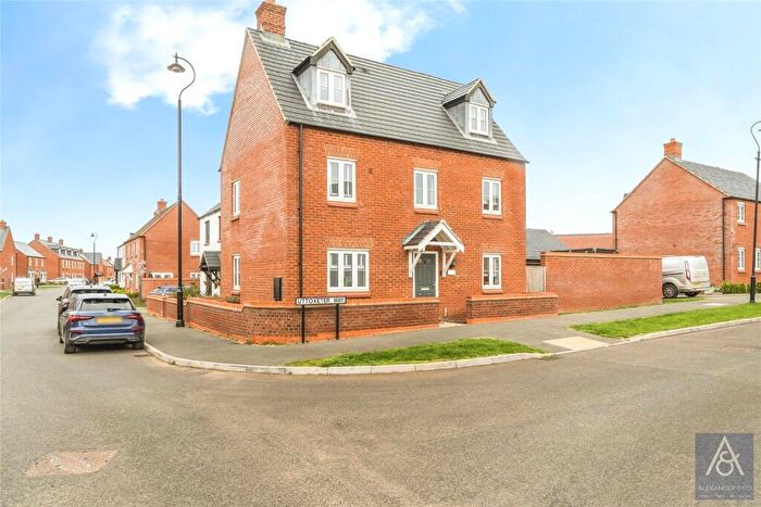 4 Bedroom Semi Detached House For Sale In Uttoxeter Way, Towcester, Northamptonshire, NN12