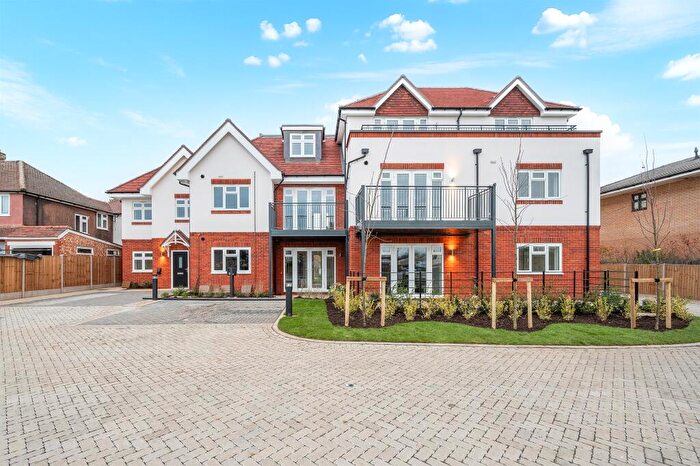 3 Bedroom Apartment For Sale In Ruxley Lane, Epsom, KT19
