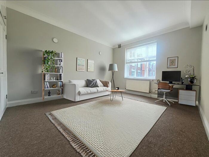 Studio To Rent In Belsize Grove, London, NW3