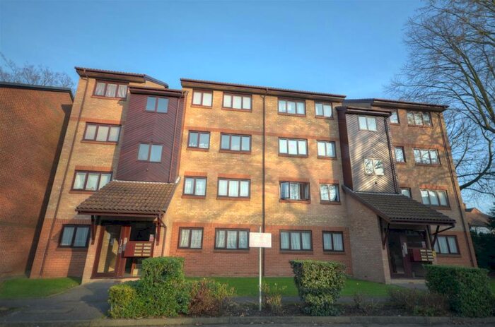1 Bedroom Apartment To Rent In St. Christophers Gardens, Thornton Heath, CR7