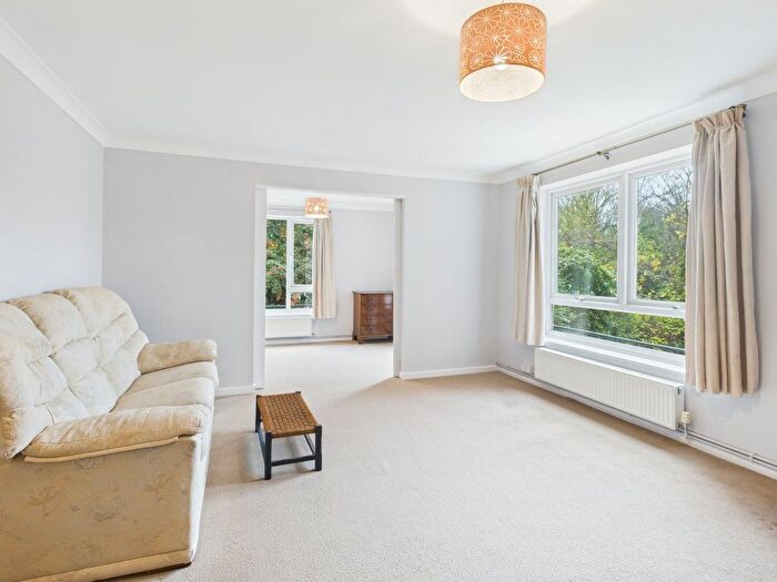 2 Bedroom Flat To Rent In Chiltern Court, Windsor, Berks, SL4