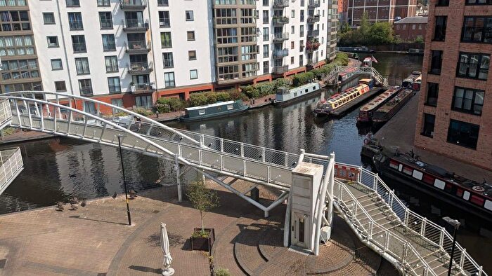 2 Bedroom Flat To Rent In The Glasshouse, Canal Square, Birmingham, B16