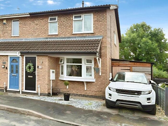 3 Bedroom Semi-Detached House For Sale In Brosdale Drive, Hinckley, LE10