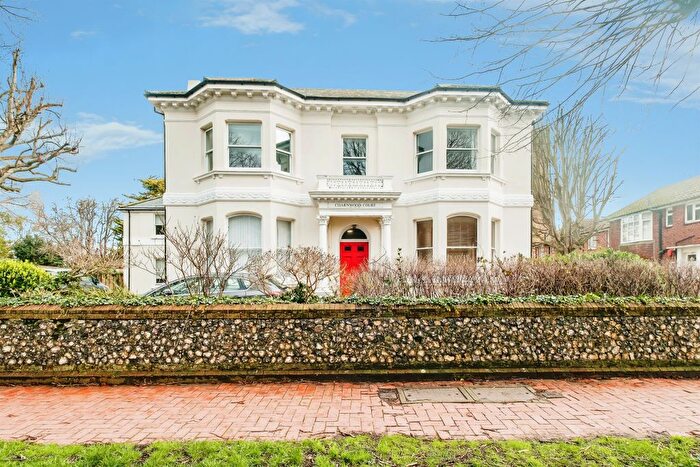 1 Bedroom Studio For Sale In Farncombe Road, Worthing, BN11