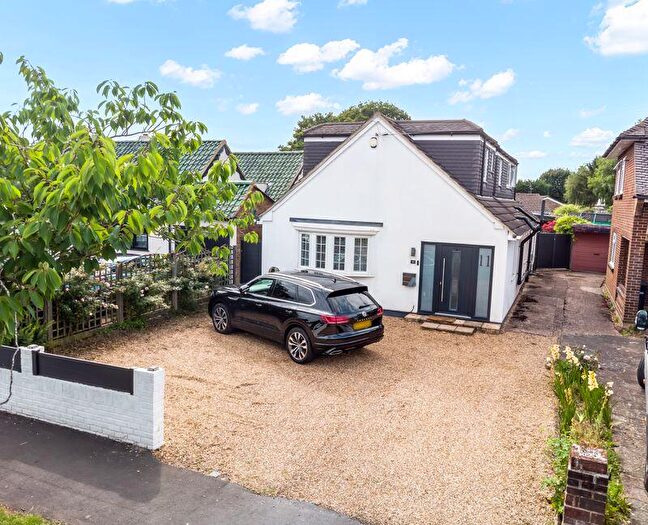 3 Bedroom Detached House For Sale In Jones Road, Goffs Oak, EN7