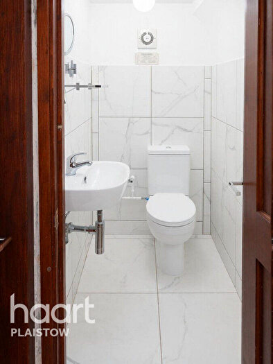 5 Bedroom Detached House For Sale In Dundee Road, London, E13