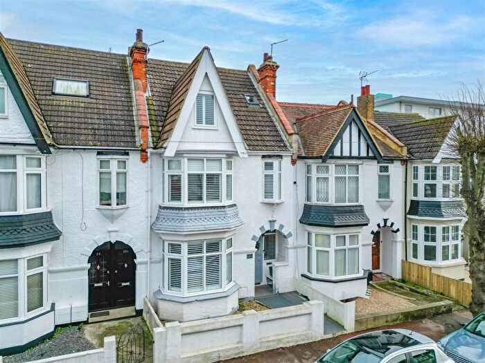 5 Bedroom Terraced House For Sale In Leighton Avenue, Leigh-On-Sea, SS9