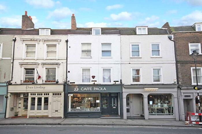 2 Bedroom Flat To Rent In Hill Rise, Richmond, TW10