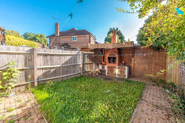 2 Bedroom Maisonette To Rent In Springfield Close, Harrow, Stanmore, HA7