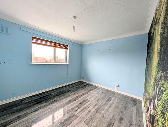 3 Bedroom Semi-Detached House For Sale In Salisbury Avenue, Waltham, DN37