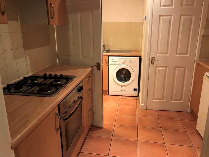 2 Bedroom Ground Flat To Rent In Merches Gardens, Cardiff(City), CF11