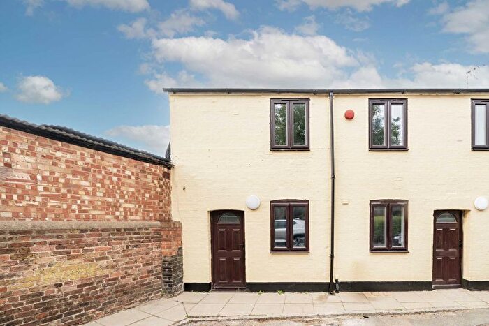1 Bedroom Flat To Rent In Factory Yard, Hanwell, W7