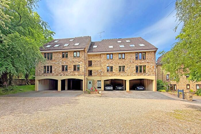 3 Bedroom Flat For Sale In Harlow Manor Park, Harrogate, HG2