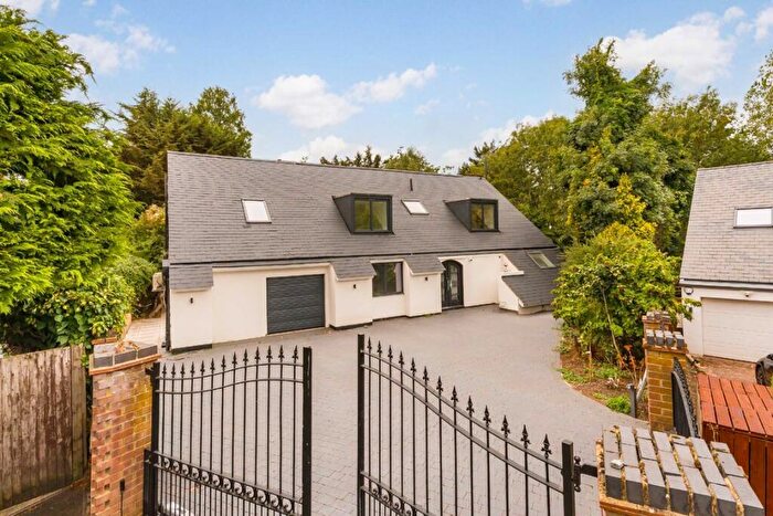 6 Bedroom House To Rent In White Orchards, Whetstone, N20