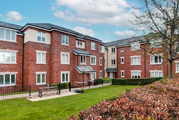 2 Bedroom Flat For Sale In Stratford Gardens, Bromsgrove, Worcestershire, B60