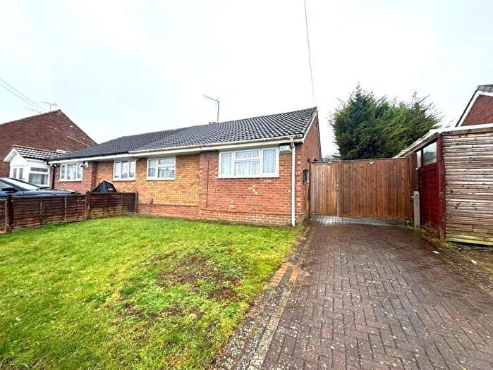 2 Bedroom Semi-Detached Bungalow For Sale In Bradley Road, Amp;D Borders, Luton, Bedfordshire, LU4