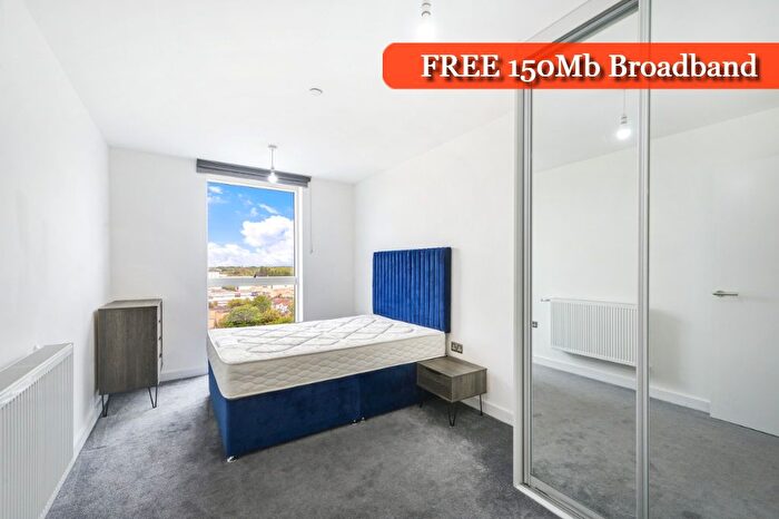 2 Bedroom Flat To Rent In Stylus Place, Hayes, UB3