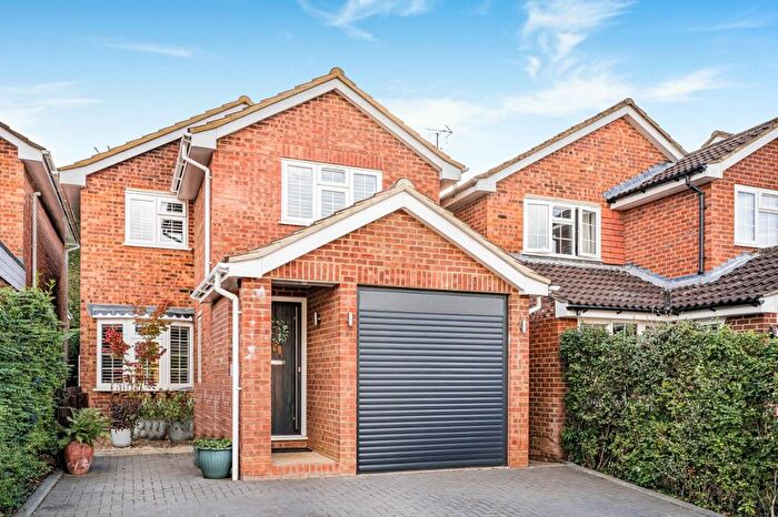 3 Bedroom Property For Sale In Cranbourne Drive, Harpenden, AL5