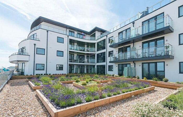 2 Bedroom Flat To Rent In Beach Drive, Ramsgate, Kent, CT11
