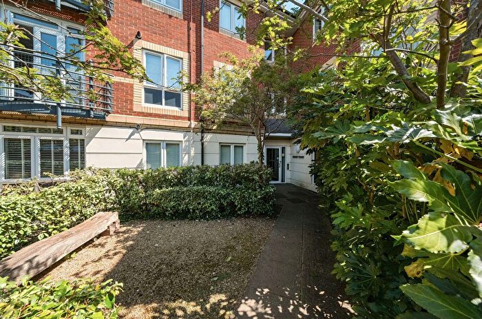 2 Bedroom Flat For Sale In Henley Court, Denham Road, Egham, Surrey, TW20