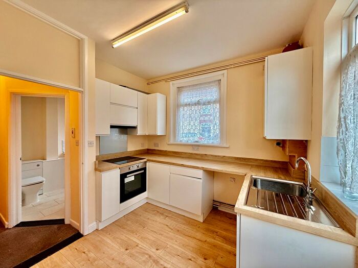 4 Bedroom End Of Terrace House To Rent In Twyford Avenue, Portsmouth, PO2