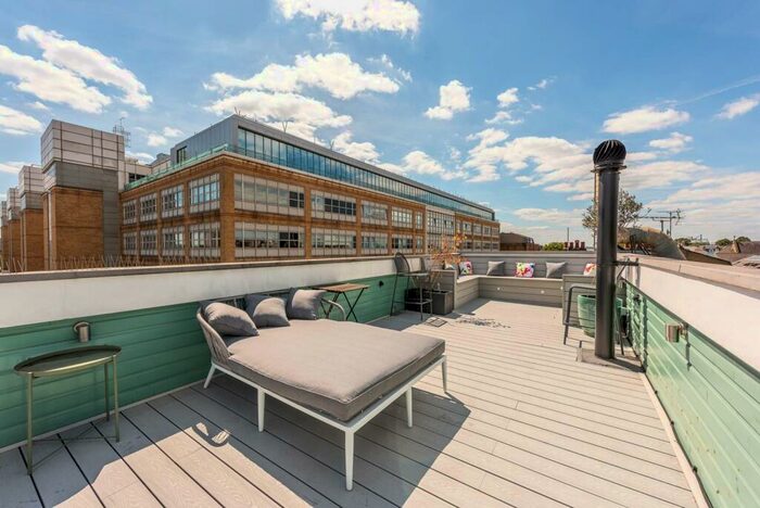 2 Bedroom Flat For Sale In Fulham Road, Chelsea, London, SW10
