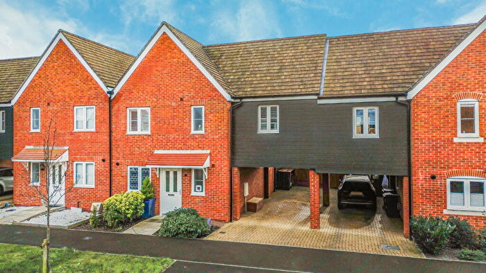 3 Bedroom Semi-Detached House For Sale In Foxglove Avenue, Essex, CM1