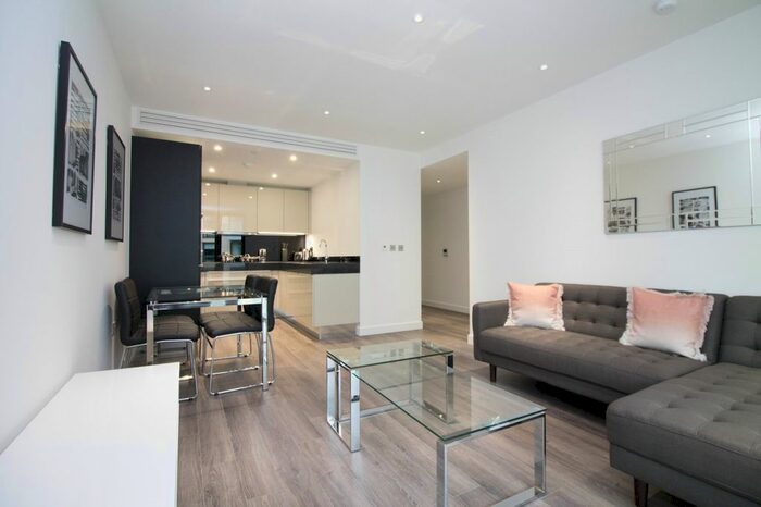 2 Bedroom Flat To Rent In Kingwood Gardens, Chaucer Gardens, Goodman's Fields, Aldgate, E1