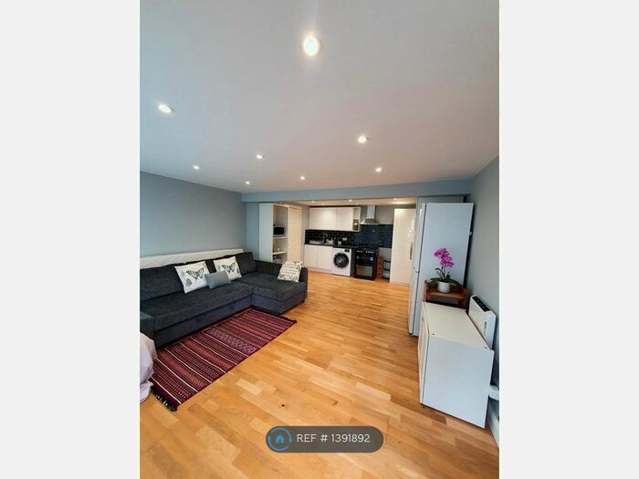 Studio To Rent In Eltham, London, SE9