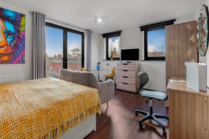 1 Bedroom Flat To Rent In Cardigan Lane, Leeds, LS4