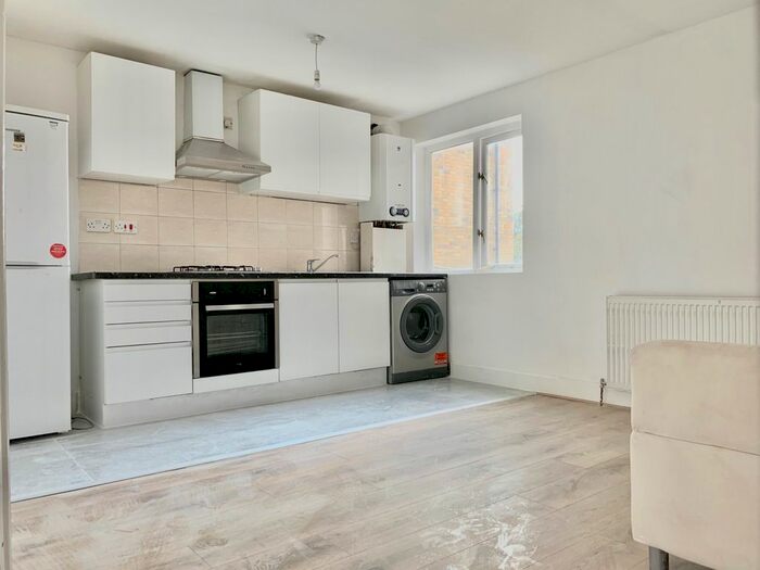 1 Bedroom Flat To Rent In Longley Road, Tooting, London SW17