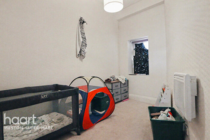 2 Bedroom Apartment For Sale In Knightstone Road, Weston-Super-Mare, BS23