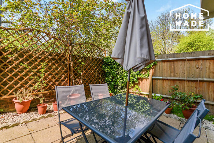 3 Bedroom Maisonette To Rent In Walney Walk, Canonbury, N1