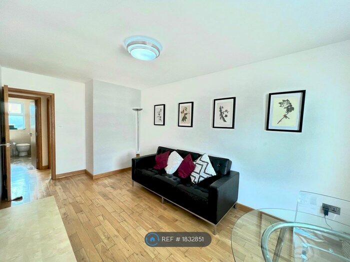 2 Bedroom Flat To Rent In Hogarth Road, London, SW5