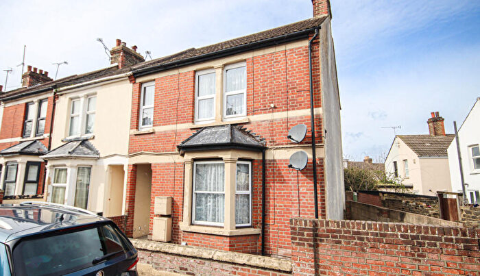2 Bedroom Flat For Sale In Crosley Road, Gillingham, ME7