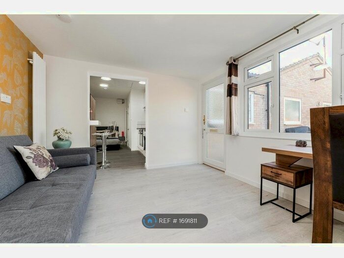 Studio To Rent In Ramsden Square, Cambridge, CB4