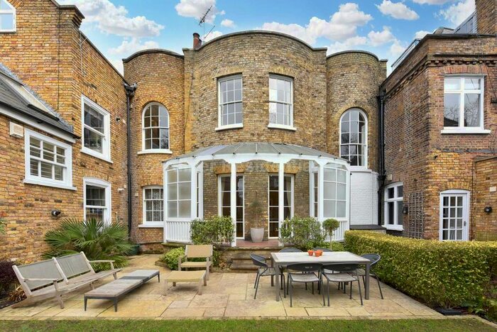 2 Bedroom Flat To Rent In Mattock Lane, London, W5