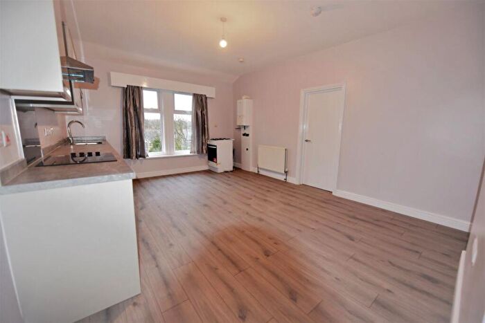 2 Bedroom Flat To Rent In Springwood Road Flat, LS8