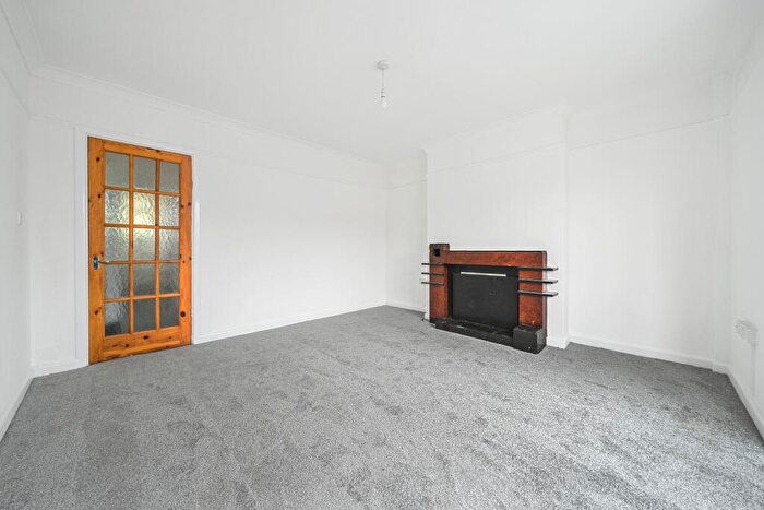 2 Bedroom Flat For Sale In Jubilee Court, CR7