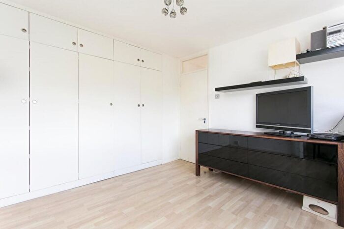 Studio To Rent In Rochester Terrace, Camden, NW1