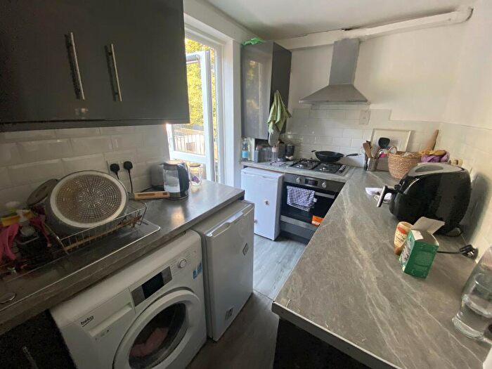 2 Bedroom Flat For Sale In Flat B, Lichfield Road, Cricklewood, London, NW2