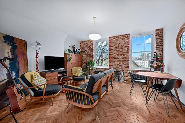 Flat For Sale In Burns House, Caledonian Road, N7