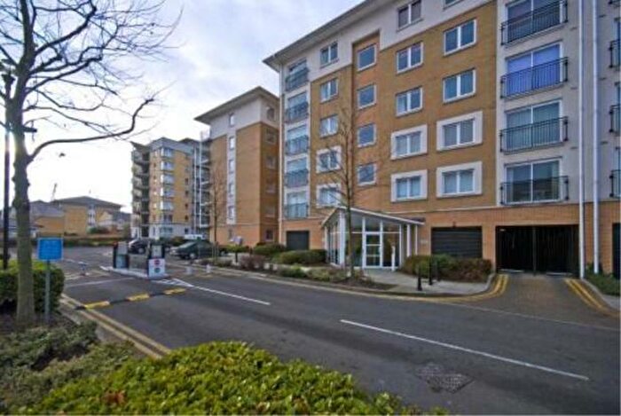 2 Bedroom Flat To Rent In Settlers Court, Newport Avenue, East India Quays, Canary Wharf, London, E14