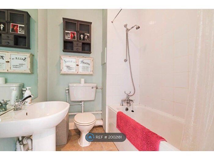 1 Bedroom Flat To Rent In Richmond Road, London, E8