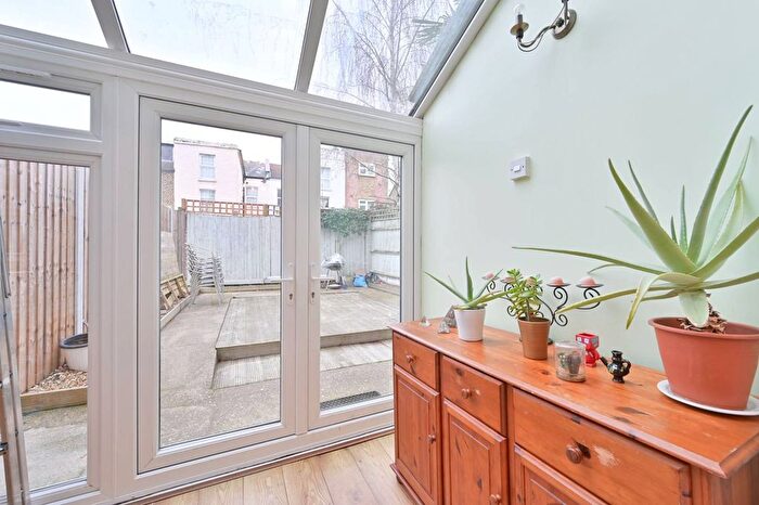2 Bedroom Flat For Sale In Linacre Road, Willesden Green, London, NW2